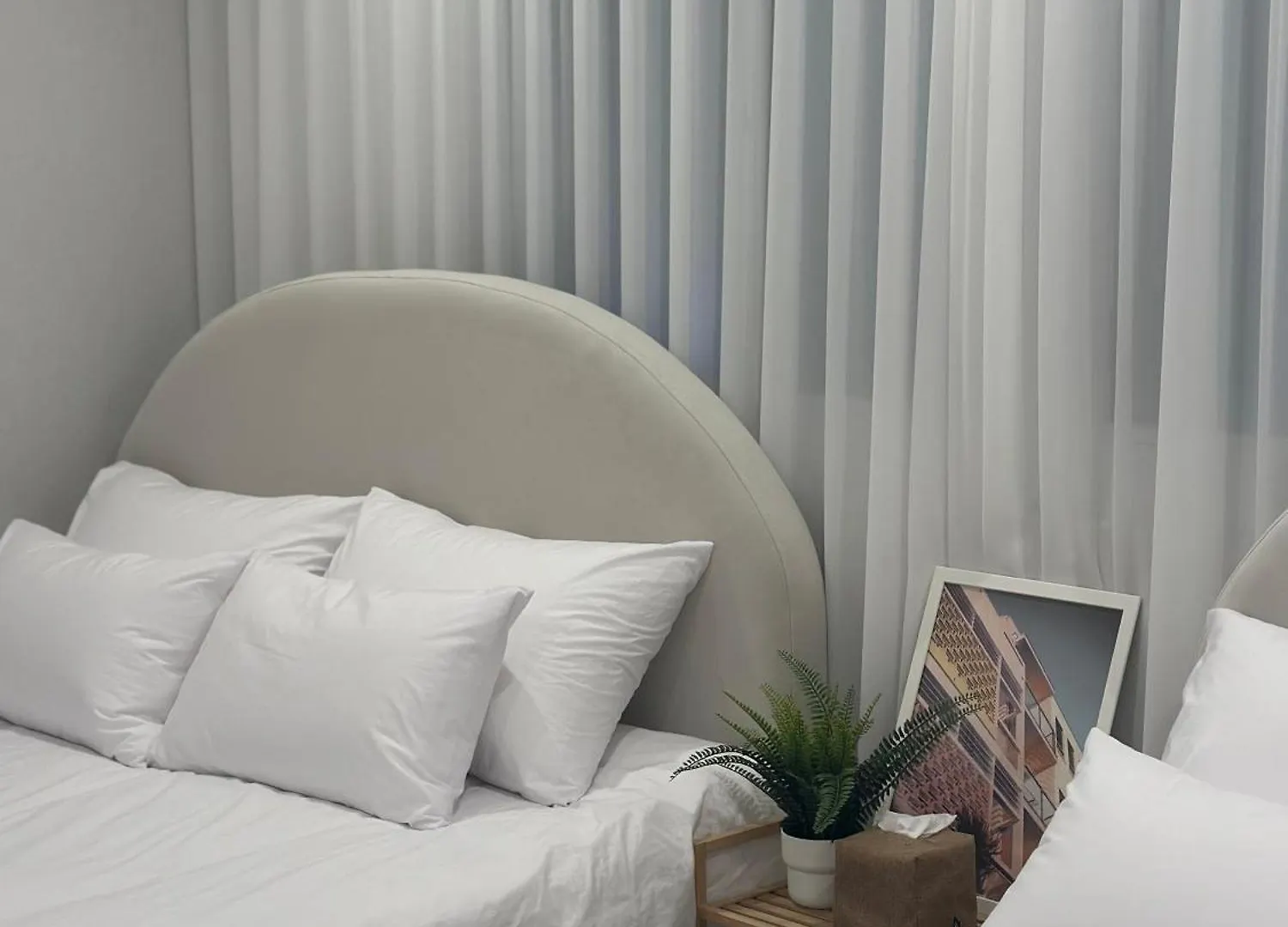 Апартаменты Hongdae, 5 Minutes Walk From Hongdae Entrance Station, 2-Room, Free Luggage Storage, Remodeled, Art Seoul, Washer & Dryer Южная Корея
