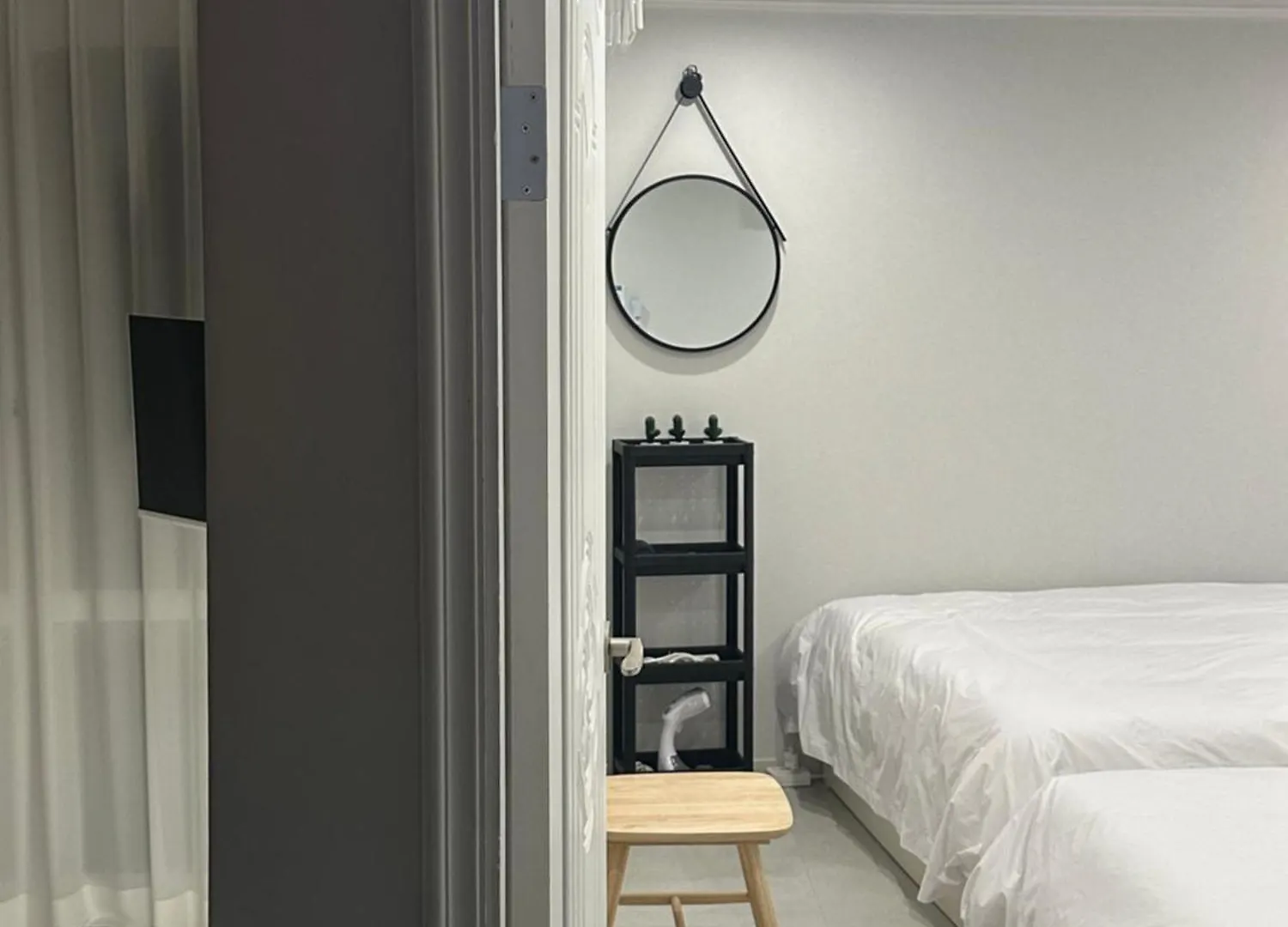 Апартаменты Hongdae, 5 Minutes Walk From Hongdae Entrance Station, 2-Room, Free Luggage Storage, Remodeled, Art Seoul, Washer & Dryer