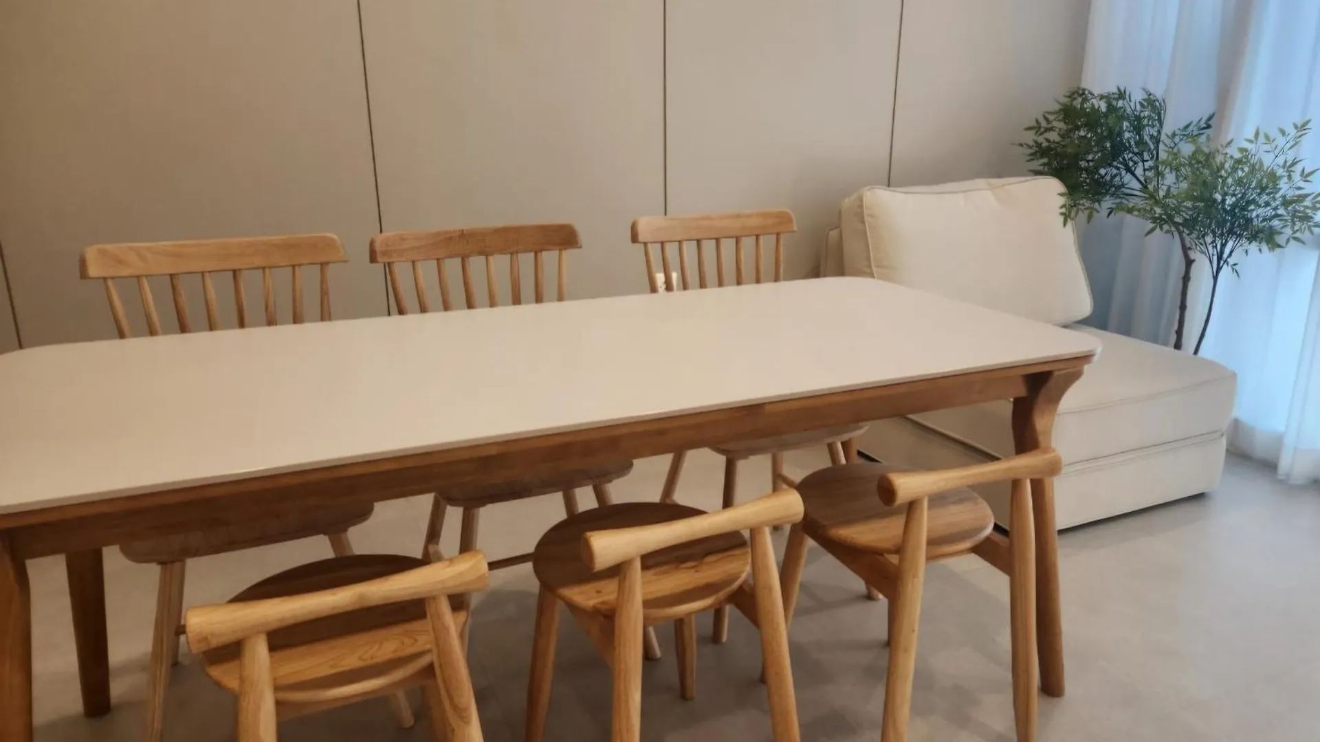 Апартаменты Hongdae, 5 Minutes Walk From Hongdae Entrance Station, 2-Room, Free Luggage Storage, Remodeled, Art Seoul, Washer & Dryer