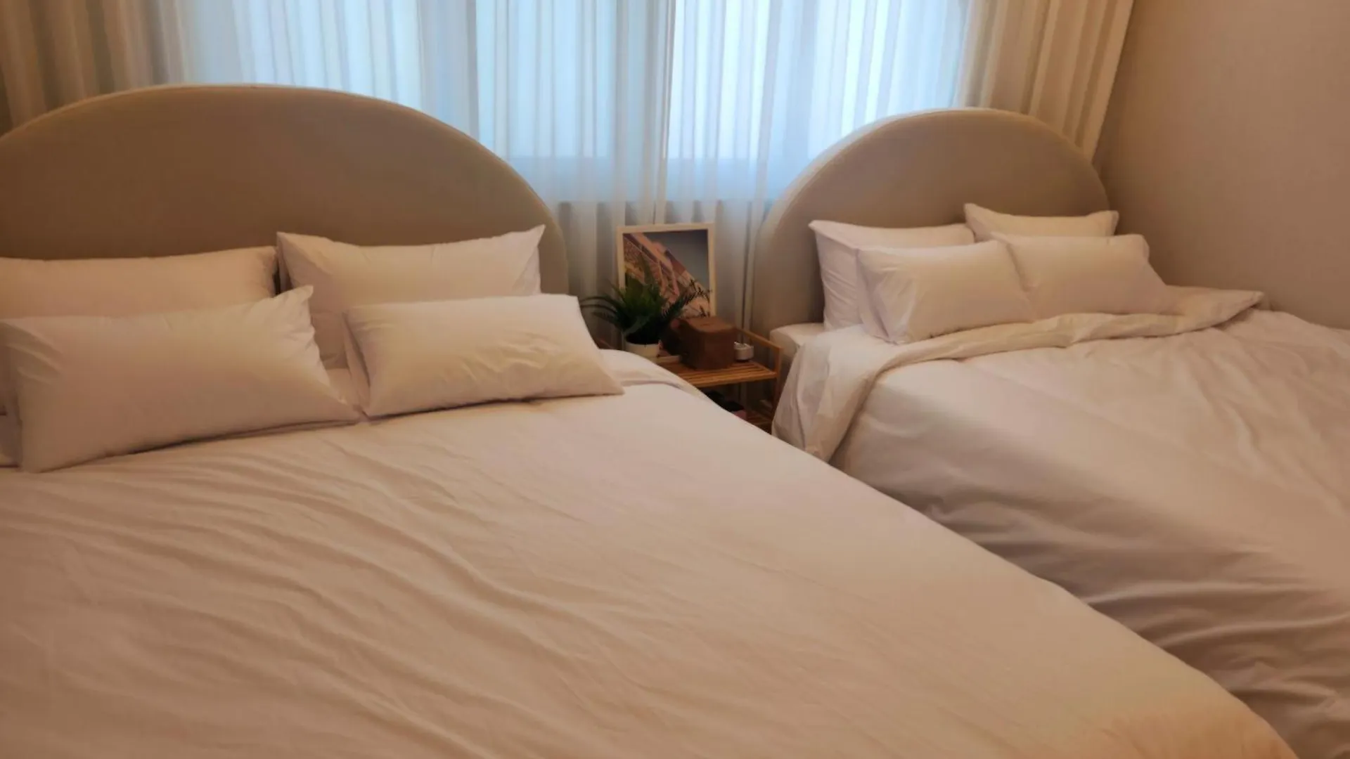 Апартаменты Hongdae, 5 Minutes Walk From Hongdae Entrance Station, 2-Room, Free Luggage Storage, Remodeled, Art Seoul, Washer & Dryer