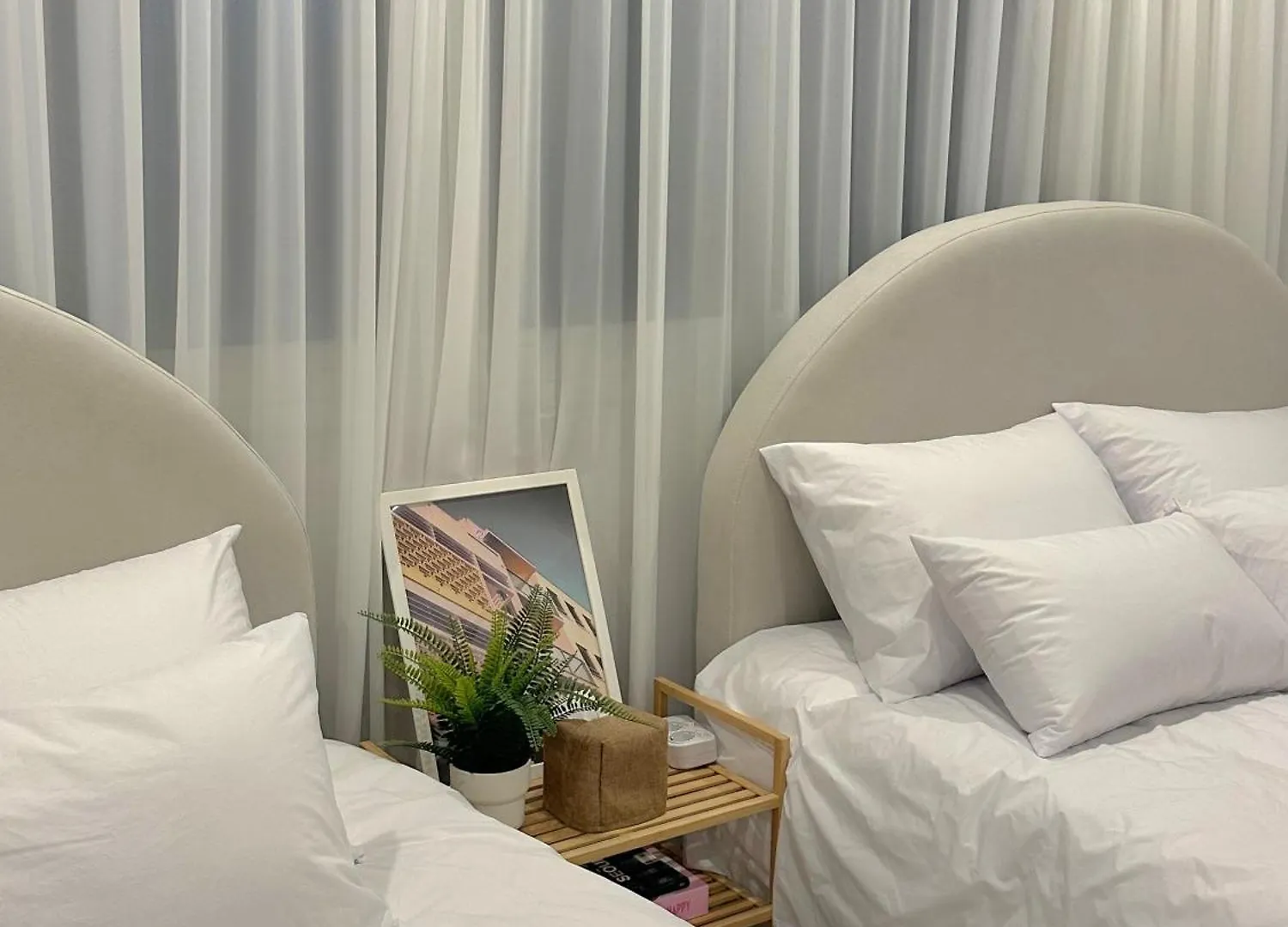 Hongdae, 5 Minutes Walk From Hongdae Entrance Station, 2-Room, Free Luggage Storage, Remodeled, Art Seoul, Washer & Dryer 0*, Сеул Южная Корея