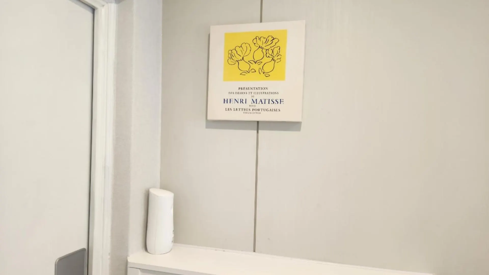 Hongdae, 5 Minutes Walk From Hongdae Entrance Station, 2-Room, Free Luggage Storage, Remodeled, Art Seoul, Washer & Dryer