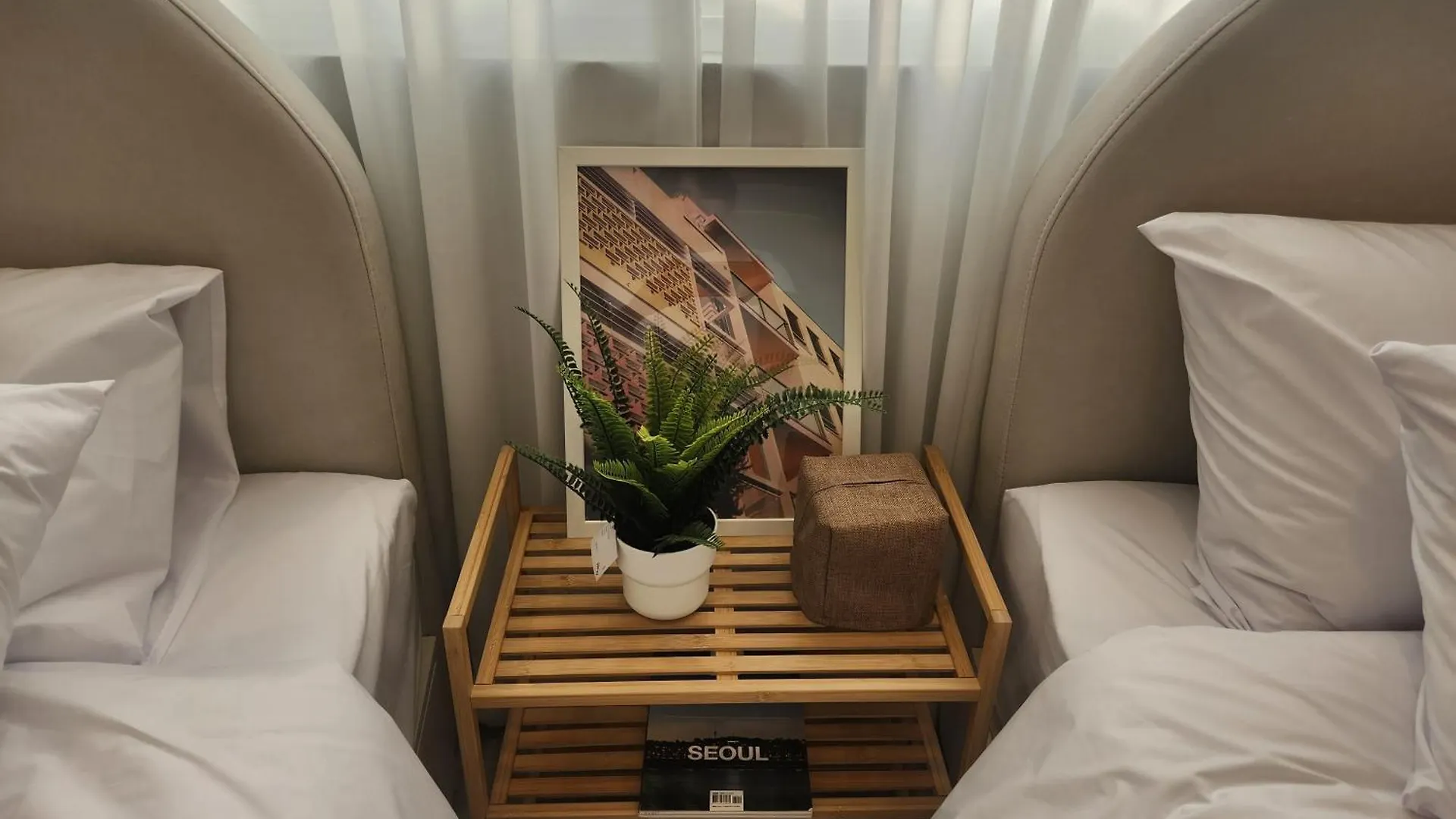 Hongdae, 5 Minutes Walk From Hongdae Entrance Station, 2-Room, Free Luggage Storage, Remodeled, Art Seoul, Washer & Dryer Apartment Seoul
