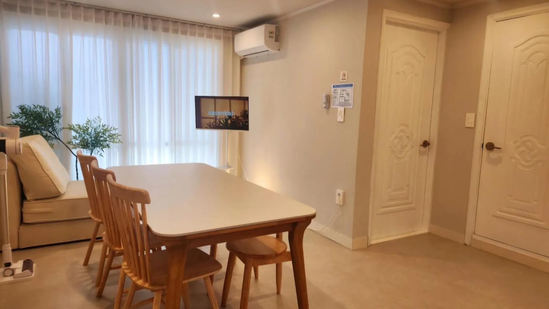 Hongdae, 5 Minutes Walk From Hongdae Entrance Station, 2-Room, Free Luggage Storage, Remodeled, Art Seoul, Washer & Dryer 0*, Seoul